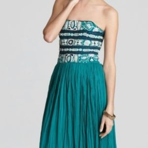 Strapless dress with Embroidered Flowers